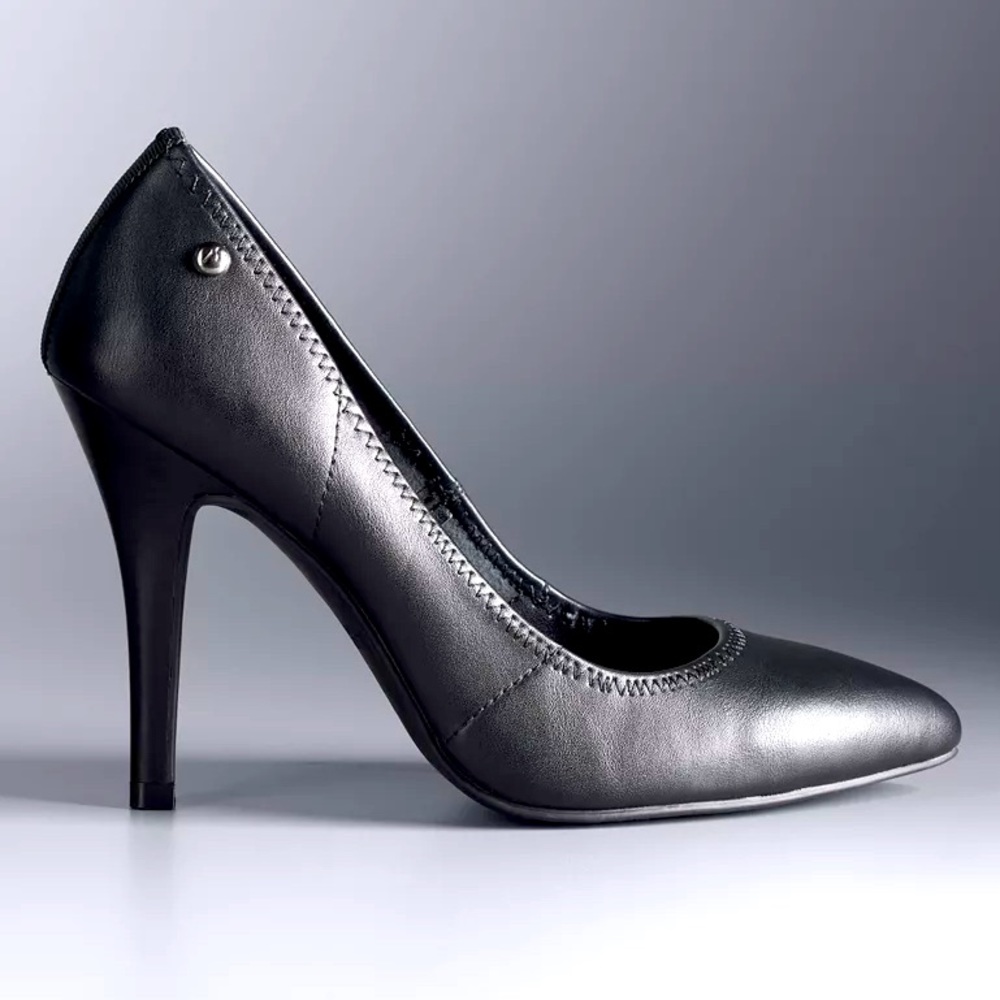 Black Vera Wang Heels, Genuine Leather and Memory Foam. New!